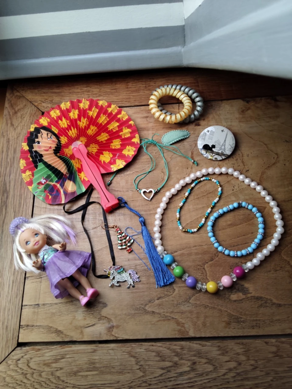 Lot bijoux enfants /éventail/ petite poupée vintage